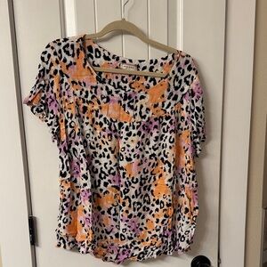 Andree’ by Unit- Women's 2x short Leopard Print Top  - Orange, Pink, Black